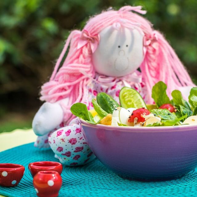 Brincar de comer pode ser o caminho mais curto entre seu filho e um prato de SALADA